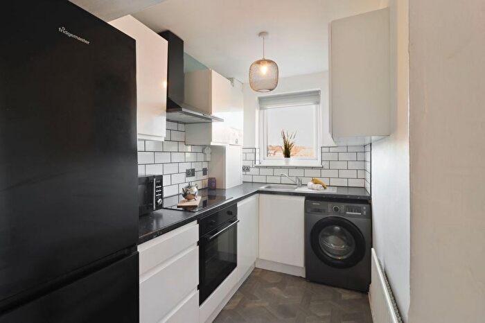 3 Bedroom Semi-detached House For Sale In Newman Road, Sheffield, S9