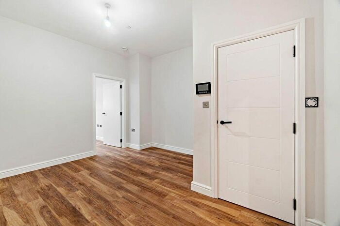 1 Bedroom Flat For Sale In Knights Hill, London, SE27