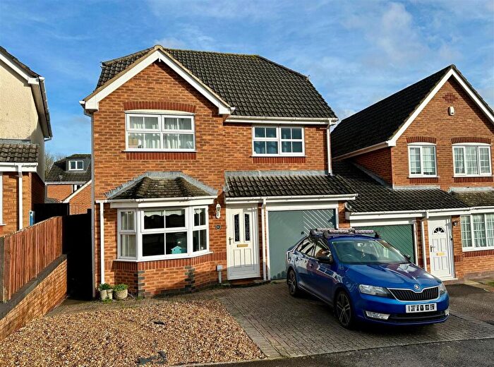 4 Bedroom Detached House For Sale In Wicks Drive, Chippenham, SN15