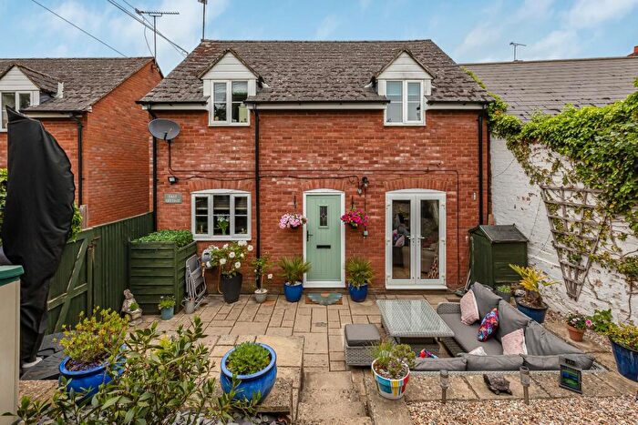 3 Bedroom Semi-Detached House For Sale In Ferndale Street, Faringdon, Oxfordshire, SN7