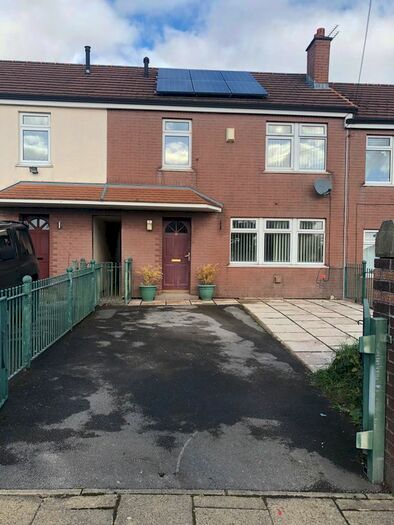 3 Bedroom Town House To Rent In Freshfield Gardens, Bradford, BD15