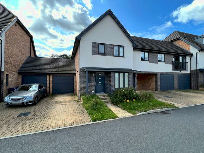3 Bedroom Semi-Detached House To Rent In Queens Avenue, Welwyn Garden City, AL7