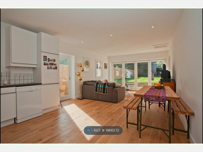 2 Bedroom Flat To Rent In Peckham Hill Street, London, SE15