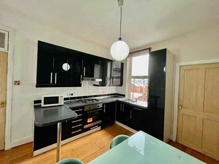 4 Bedroom Maisonette To Rent In Prince Consort Road, Gateshead, NE8