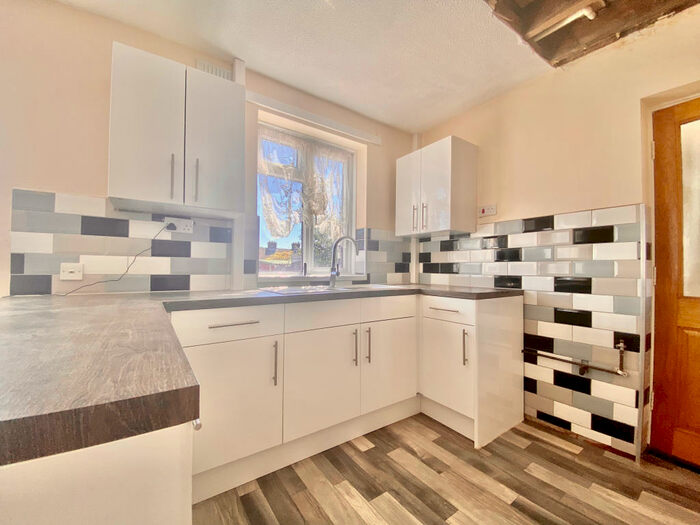 3 Bedroom Semi-Detached House To Rent In Wayfield Road, Chatham, ME5