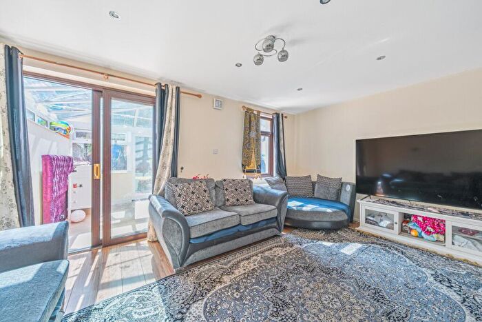 3 Bedroom Terraced House For Sale In Hither Green, London, SE13