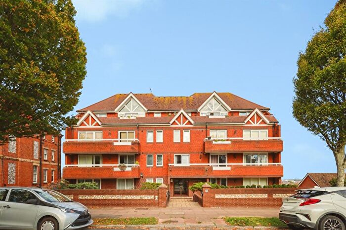 2 Bedroom Flat For Sale In St. Johns Road, Eastbourne, BN20