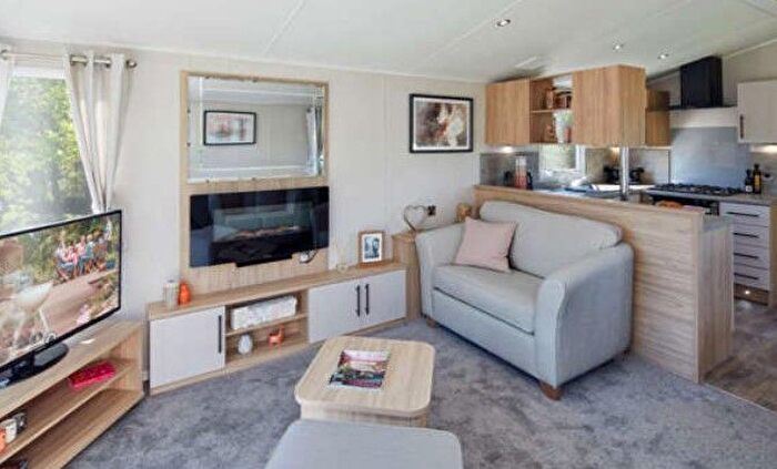 2 Bedroom Mobile/park Home For Sale In St. Leonards, Ringwood, BH24