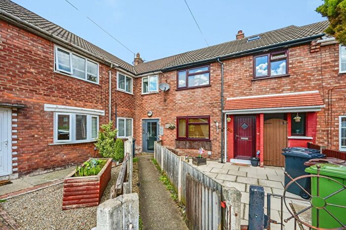 3 Bedroom Flat For Sale In Simons Croft, Bootle, Merseyside, L30