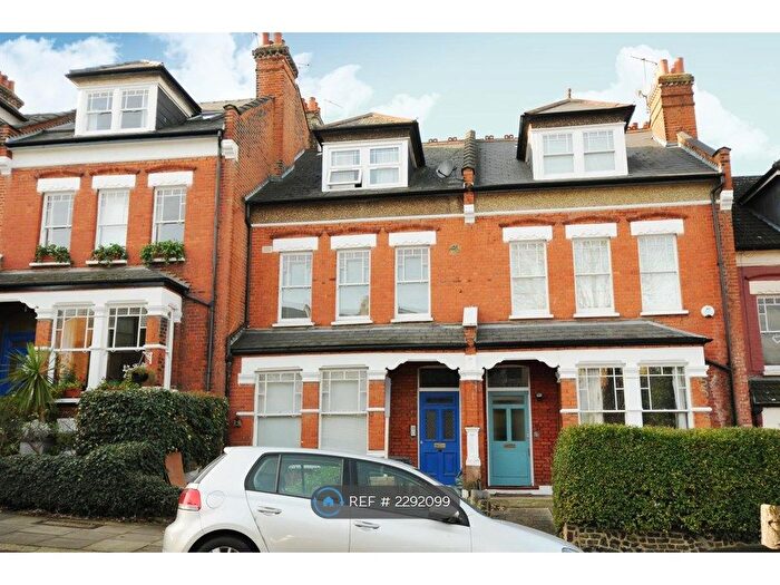 2 Bedroom Flat To Rent In Crouch End, London, N8