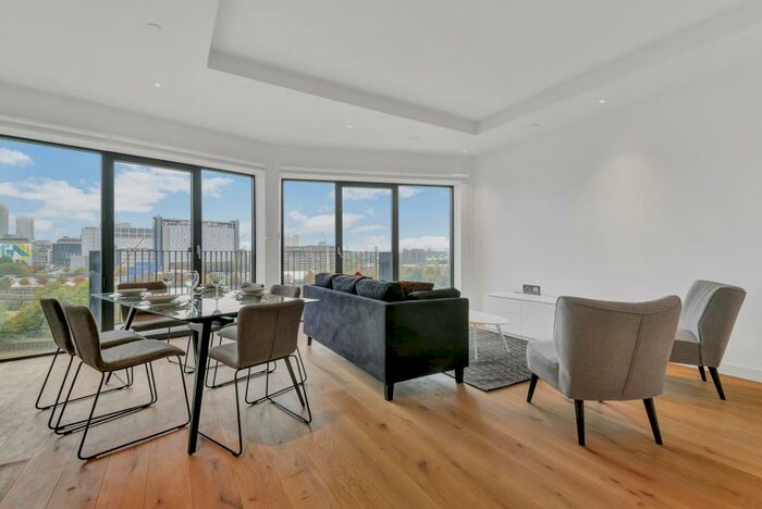 3 Bedroom Apartment To Rent In Modena House, London City Island, London, E14