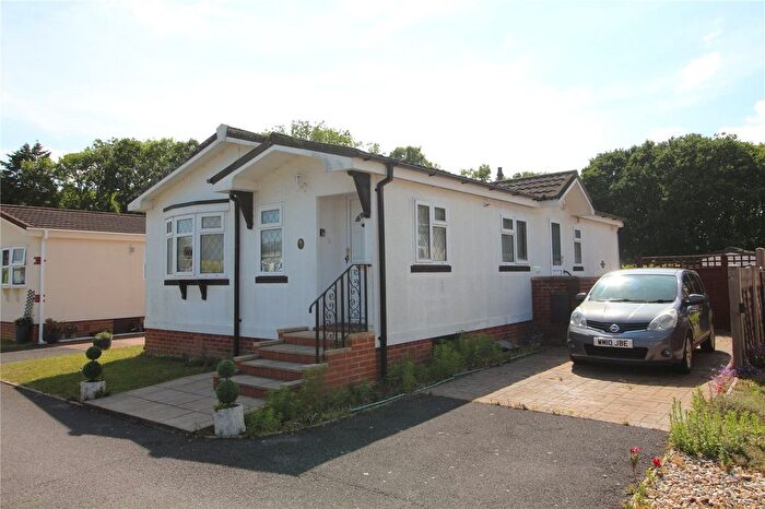 2 Bedroom Mobile/park Home For Sale In Knightcrest Park, Milford Road, Everton, Hampshire, SO41