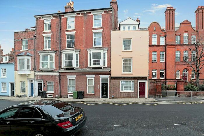 Studio To Rent In Kent Road, Southsea, PO5