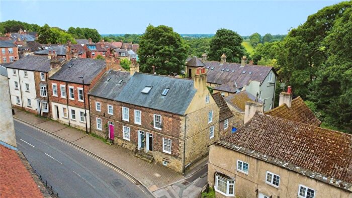 2 Bedroom End Of Terrace House For Sale In High Street, Knaresborough, North Yorkshire, HG5