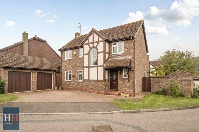 4 Bedroom Detached House For Sale In Wild Herons, Hook, Hampshire, RG27