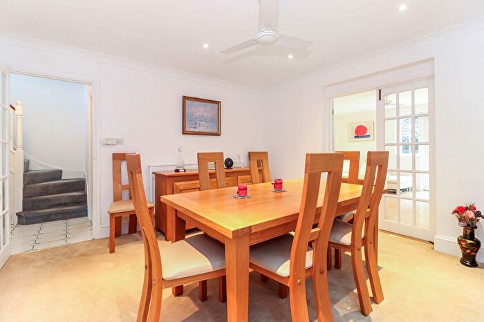 4 Bedroom Detached House For Sale In Stratford Way, Watford, WD17