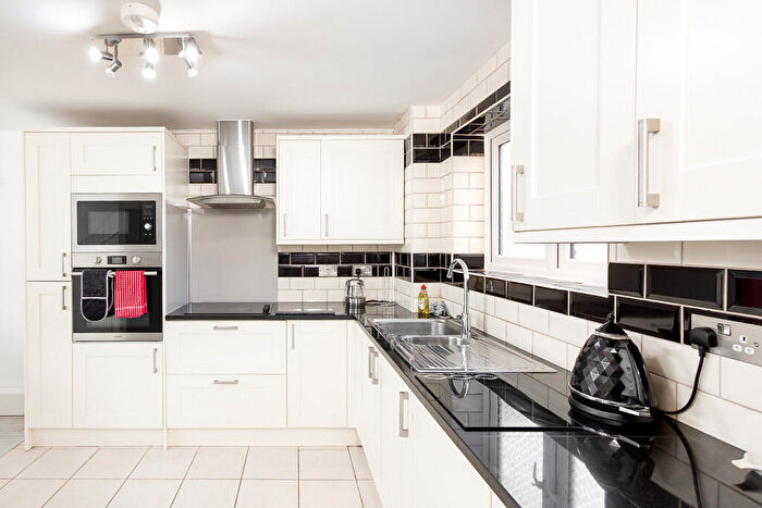 3 Bedroom End Of Terrace House For Sale In Buckerills, Basildon, SS13