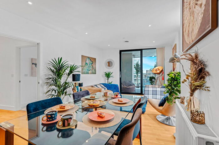 2 Bedroom Flat For Sale In Station Road, London, SE13