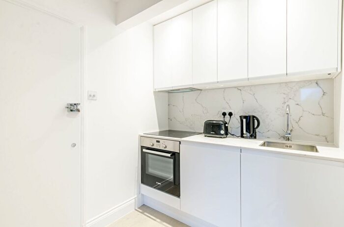 Studio To Rent In Talgarth Road, Barons Court, London, W14