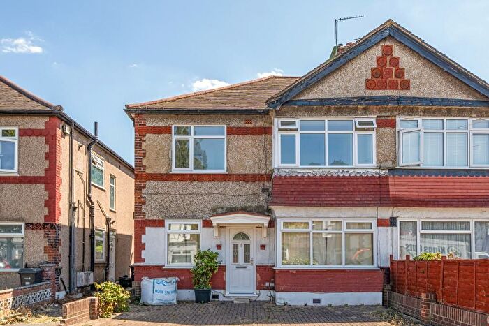 2 Bedroom Flat To Rent In Lechmere Avenue, Woodford Green, Uk, IG8
