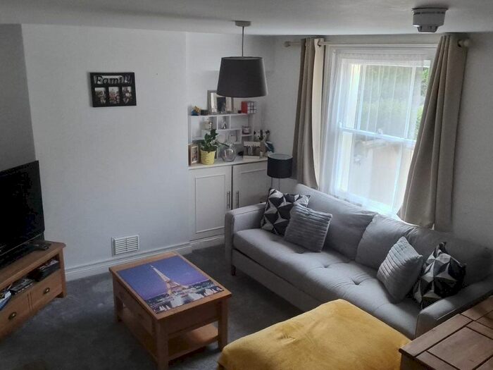 1 Bedroom Flat To Rent In Garden Road, Tunbridge Wells, Kent, TN1