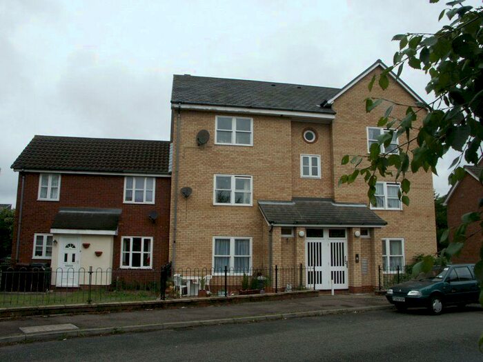 2 Bedroom Flat To Rent In Denham Close, Bury St Edmunds, IP33