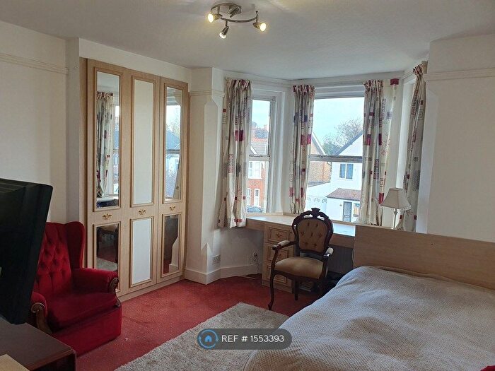 Studio To Rent In Temple Road, Epsom, KT19