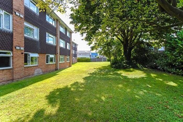 1 Bedroom Flat For Sale In Suffolk Close, Slough, Berkshire, SL1