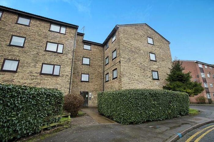 1 Bedroom Flat To Rent In Gurney Close, Barking, IG11