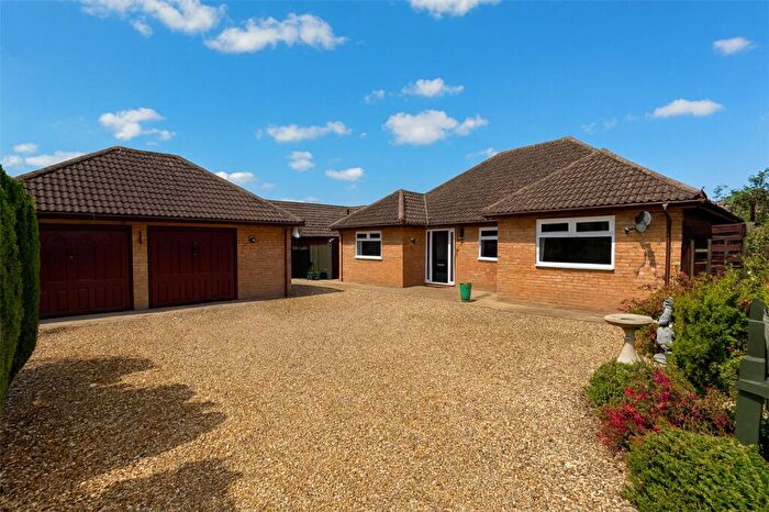 3 Bedroom Bungalow For Sale In Pegasus Grove, Bourne, Lincolnshire, PE10