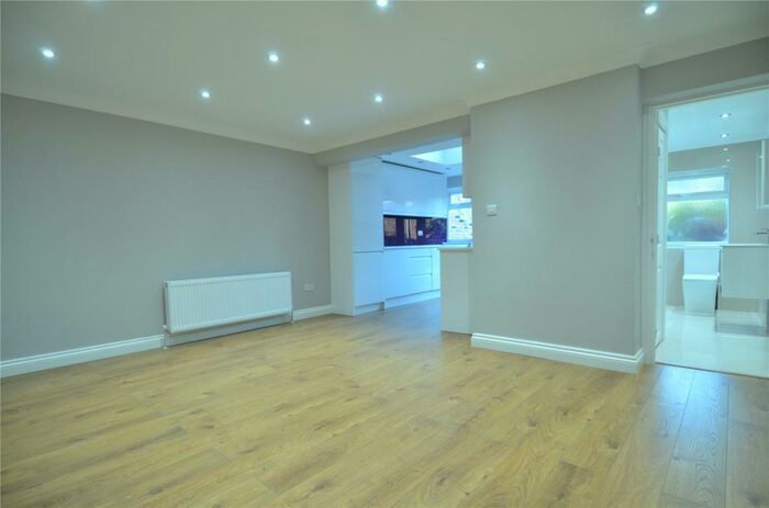 1 Bedroom Apartment To Rent In Lacon Road, London, SE22