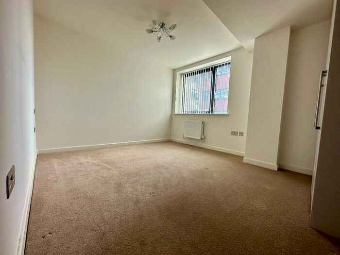 1 Bedroom Apartment For Sale In High Street North, Poole, Dorset, BH15