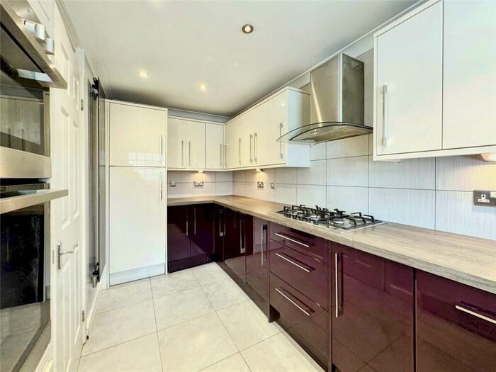 5 Bedroom Link Detached House To Rent In Embassy Close, Gillingham, Kent, ME7