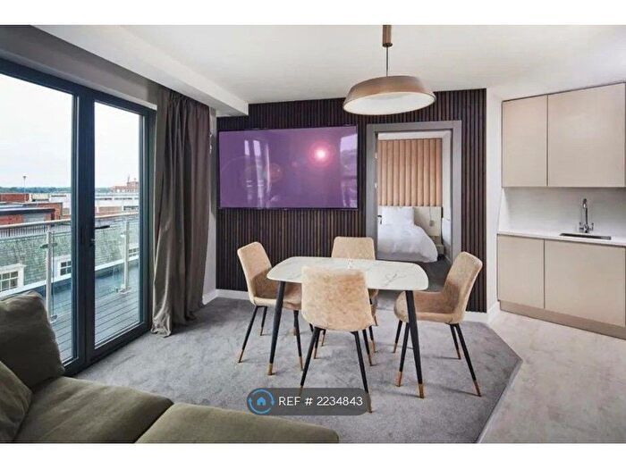 2 Bedroom Flat To Rent In Chuchill Way, Macclesfield, SK11