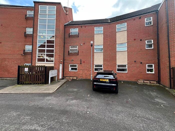 2 Bedroom Apartment For Sale In Montvale Gardens, Leicester, LE4