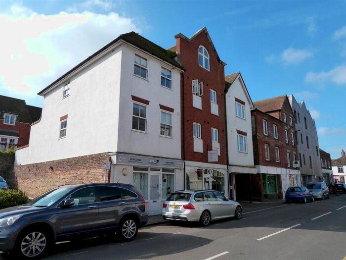 2 Bedroom Flat To Rent In Cinque Ports Street, Rye, TN31