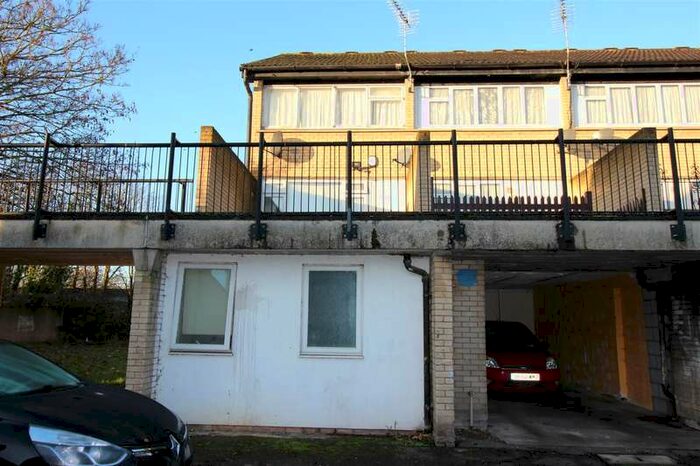 5 Bedroom Town House To Rent In Barchester Close, Uxbridge, UB8