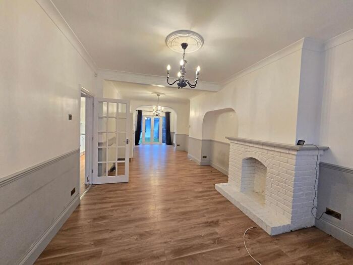 3 Bedroom Terraced House To Rent In Melton Gardens, Romford, RM1