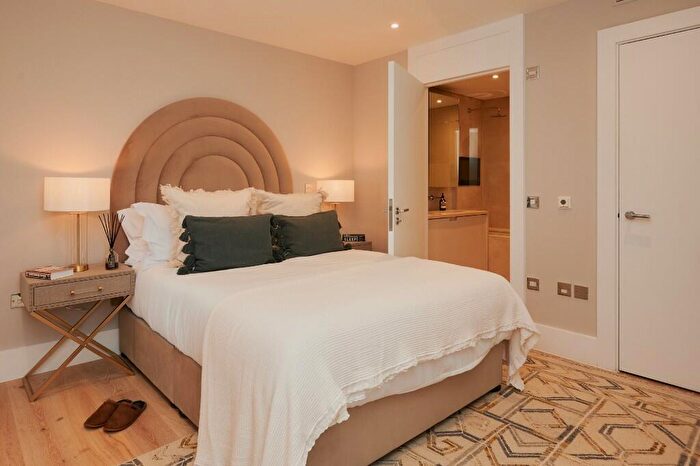 2 Bedroom Apartment To Rent In Flat, Baker Street, London, NW1