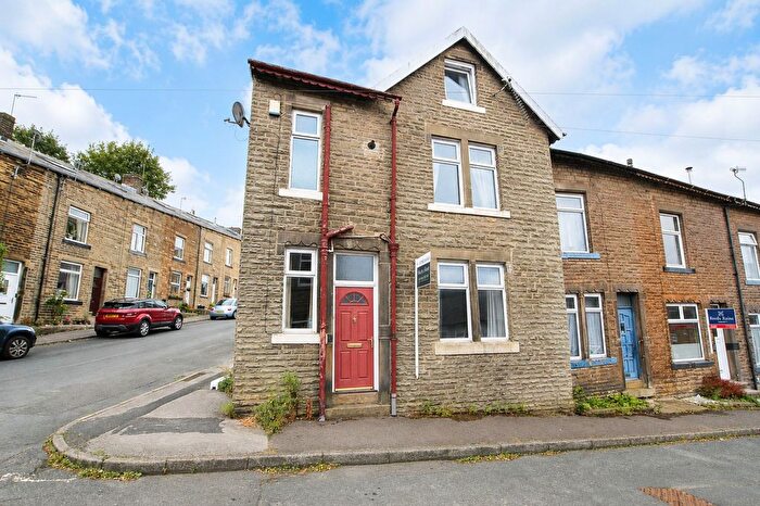 4 Bedroom End Of Terrace House For Sale In Kilnhurst Road, Todmorden, OL14