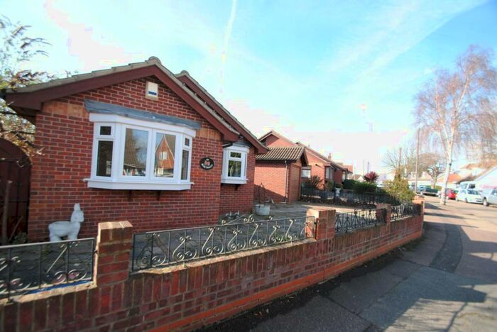 2 Bedroom Bungalow To Rent In North Crescent, Southend On Sea, SS2