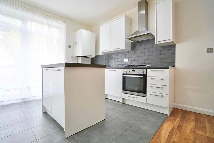 3 Bedroom Flat For Sale In Hayes Crescent, London, NW11