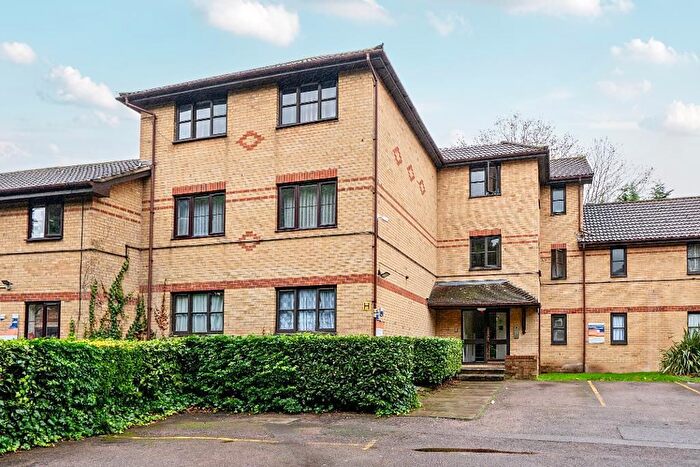 1 Bedroom Flat For Sale In Hickory Close, Edmonton, London, Uk, N9