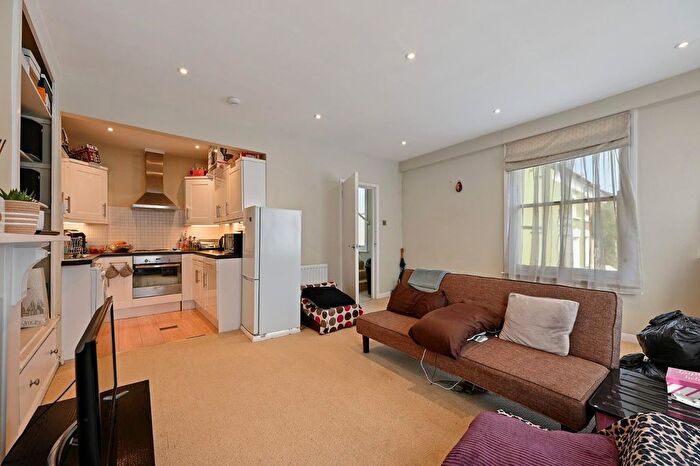2 Bedroom Flat To Rent In The Grove, London, W5