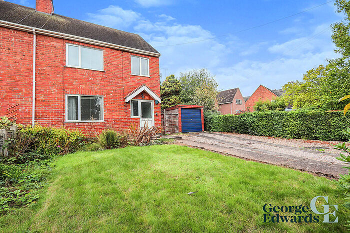 5 Bedroom Semi-Detached Bungalow For Sale In Hollybush Road, Newborough, DE13