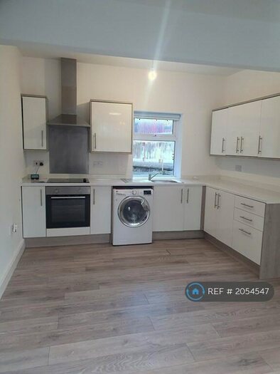 1 Bedroom Flat To Rent In Wellfield Place, Leeds, LS6