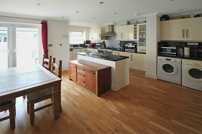 Studio To Rent In Room - Rannock Avenue, Kingsbury, NW9