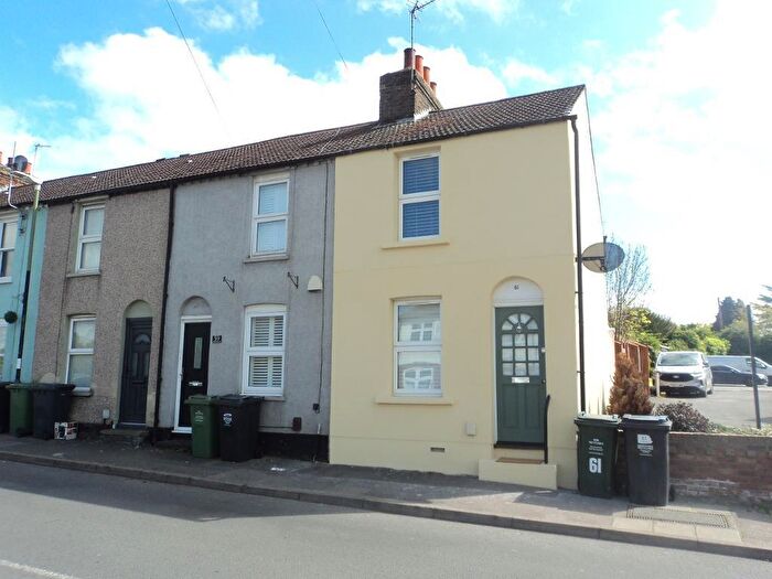 2 Bedroom End Of Terrace House To Rent In High Road, Wilmington, Kent, DA2