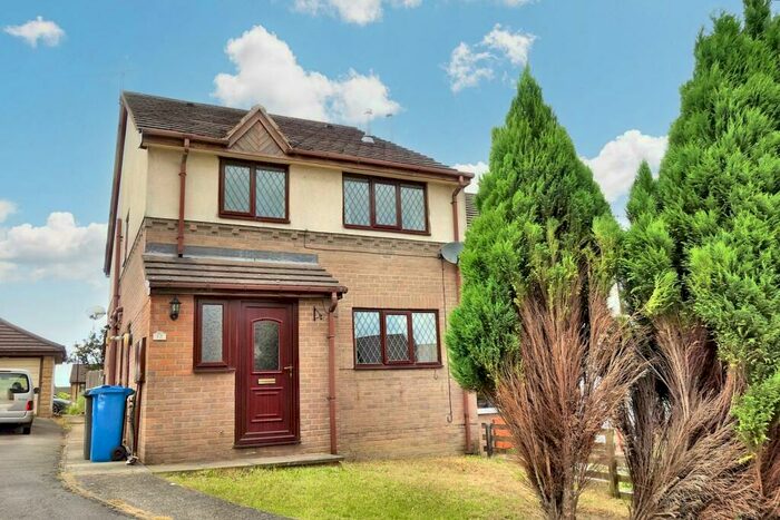 2 Bedroom End Of Terrace House To Rent In Paterson Gardens, Stocksbridge, S36