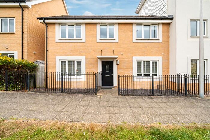 3 Bedroom Semi-Detached House To Rent In Longships Way, Kennet Island, RG2